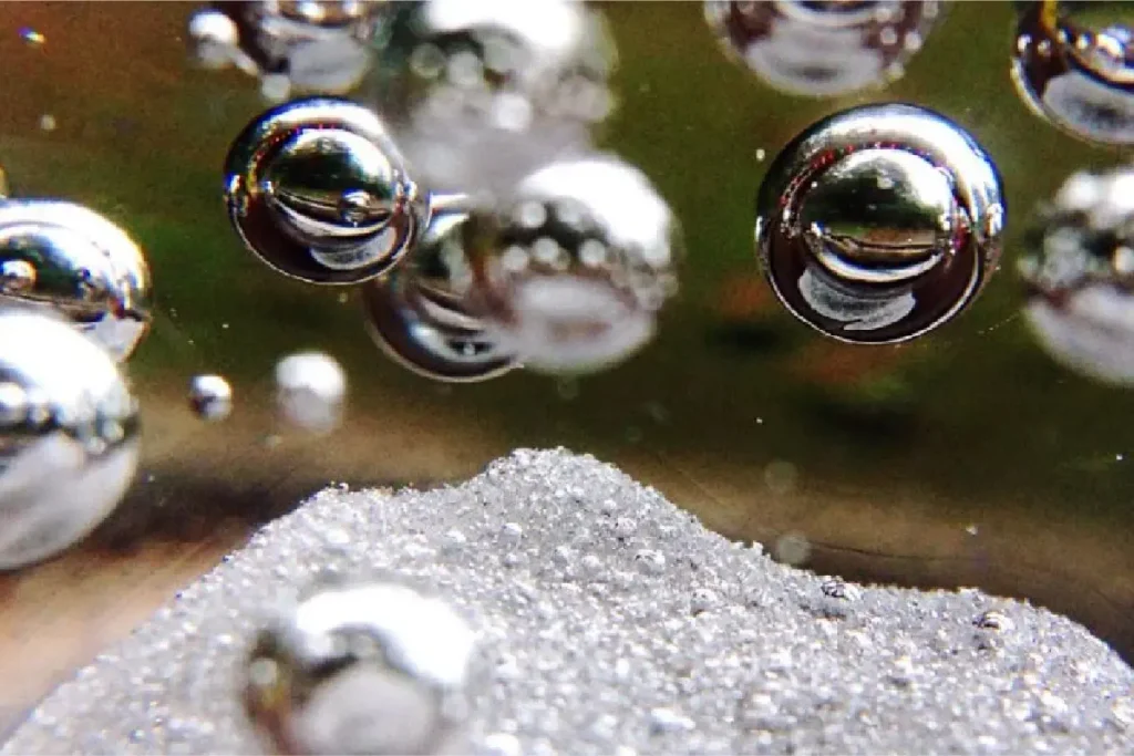 Kim loại nặng trong nước là gì? Dấu hiệu & tác hại bạn cần biết