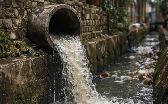 Nước thải sinh hoạt và công nghiệp chưa qua xử lý là nguồn gốc của amoni trong nước ngầm